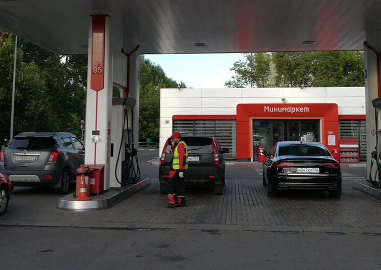 Цены на АЗС правительство будет регулировать в ручном режиме
