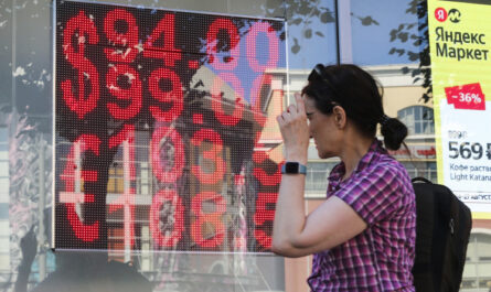 Когда ждать доллар по 100 рублей: аналитик Осадчий дал совет россиянам