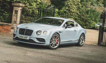 Продажи люксовых автомобилей с пробегом в России растут пятый месяц подряд