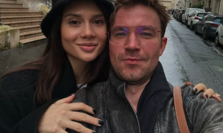 Актер Петров рассказал о просьбе беременной жены чаще проводить время дома