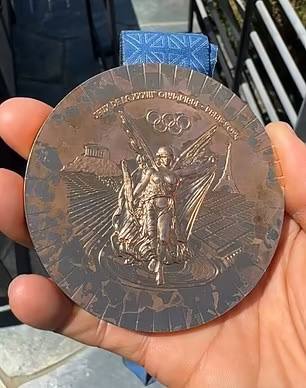 ⁠Призеры Олимпийских игр в Париже массово возвращают медали1