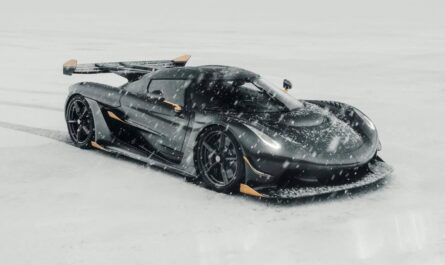 Koenigsegg показал гиперкар из карбона и золота за 3 миллиона долларов