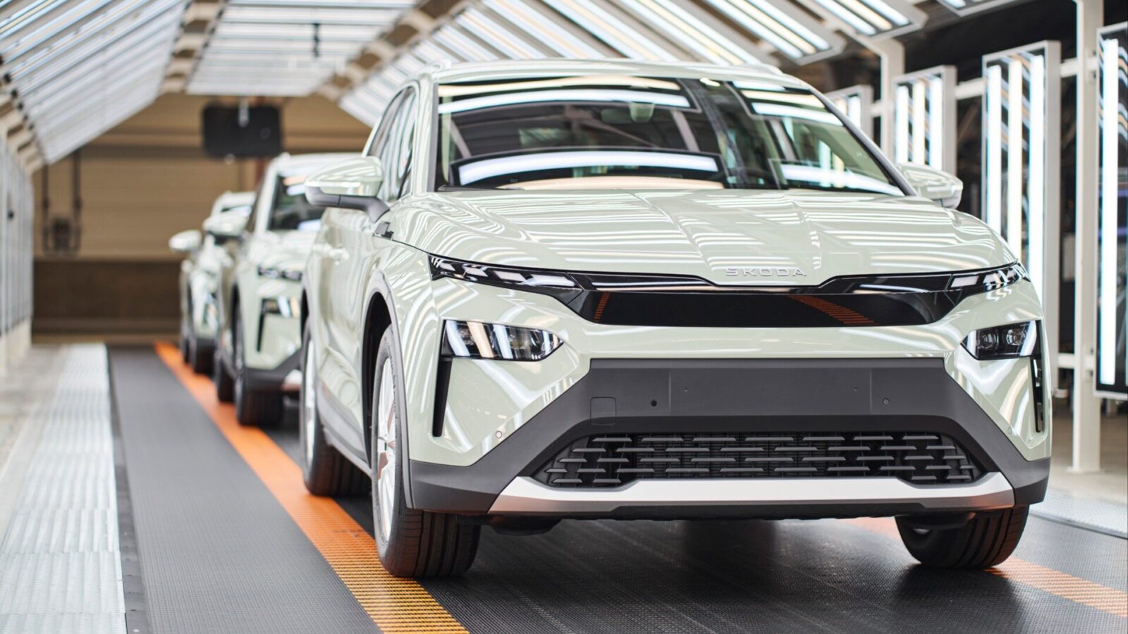Началось производство доступного электрокроссовера Skoda Elroq0