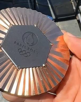 ⁠Призеры Олимпийских игр в Париже массово возвращают медали2