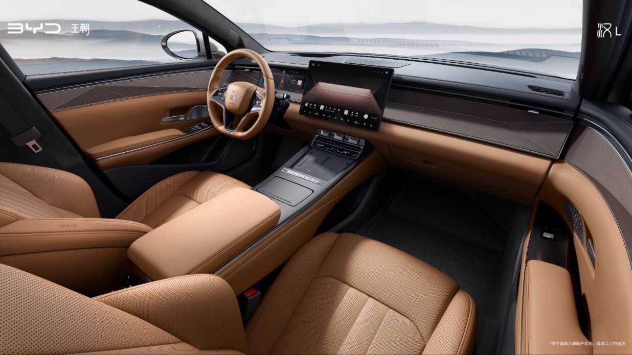 BYD показал интерьеры 1102-сильных Han L и Tang L2
