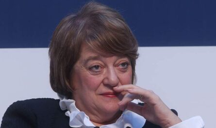 Умерла бывший директор музея-заповедника «Петергоф» Кальницкая