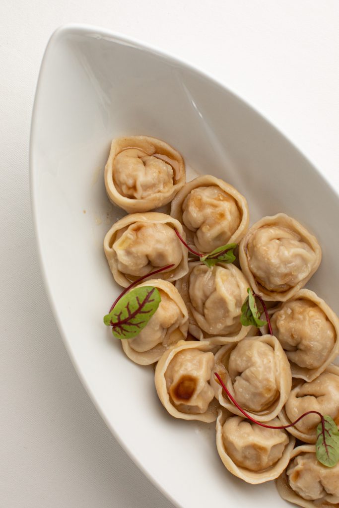 Где есть вкусные пельмени в ресторанах Москвы?