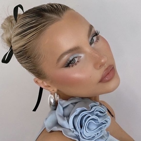 Какой макияж делает абьюзерша?3