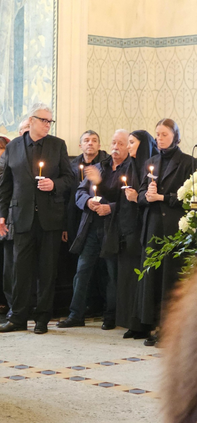 "Полтора месяца показывали все его грехи": разрыдавшийся сын рассказал у гроба о тяжелом уходе Стриженова