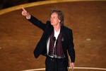 Музыкант Мик Джаггер на&nbsp;сцене во время церемонии вручения премии «Оскар», 2&nbsp;марта 2025&nbsp;года