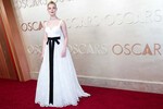 Актриса Эль Фаннинг позирует на&nbsp;красной дорожке перед&nbsp;началом церемонии вручения премии «Оскар», 2&nbsp;марта 2025&nbsp;года 