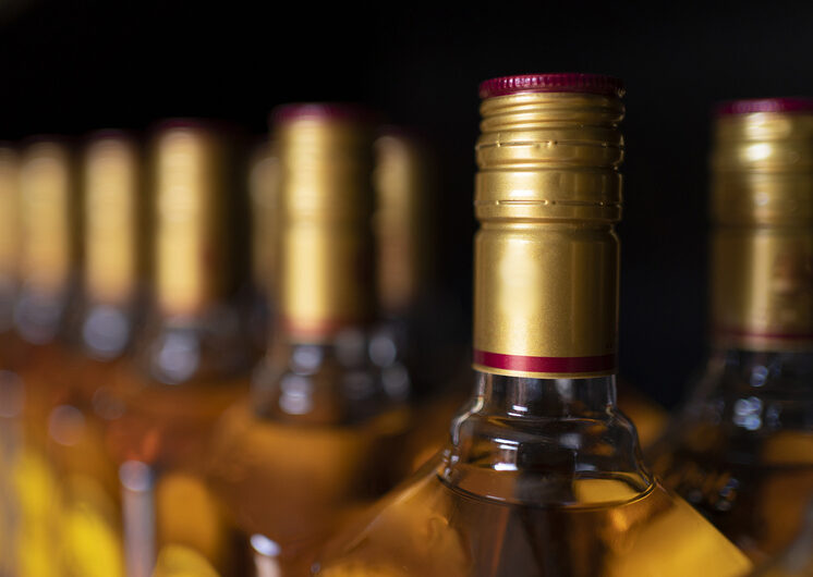 Продажи водки и коньяка резко снизились: россияне начали меньше пить
