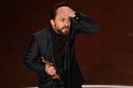 Актер Киран Калкин с&nbsp;«Оскаром» за&nbsp;лучшую мужскую роль второго плана за&nbsp;фильм «Настоящая боль», 2&nbsp;марта 2025&nbsp;года