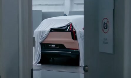 Новейший электрокроссовер Volvo: первое фото