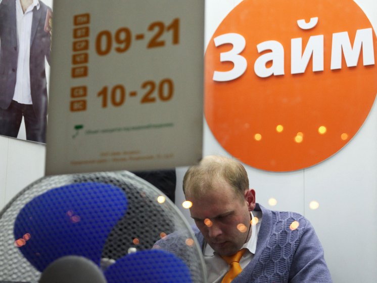 Россияне погрязли в долгах: объем финансовых обязательств граждан вырос на 45%