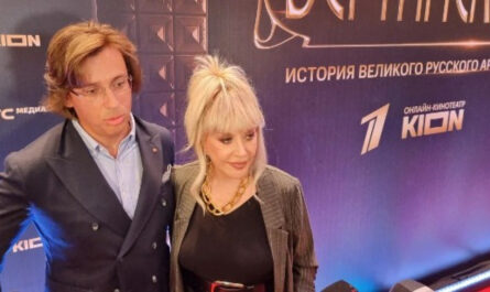 Взять на карандаш: в России фиксируют имена артистов, поздравивших с днем рождения беглую Пугачеву