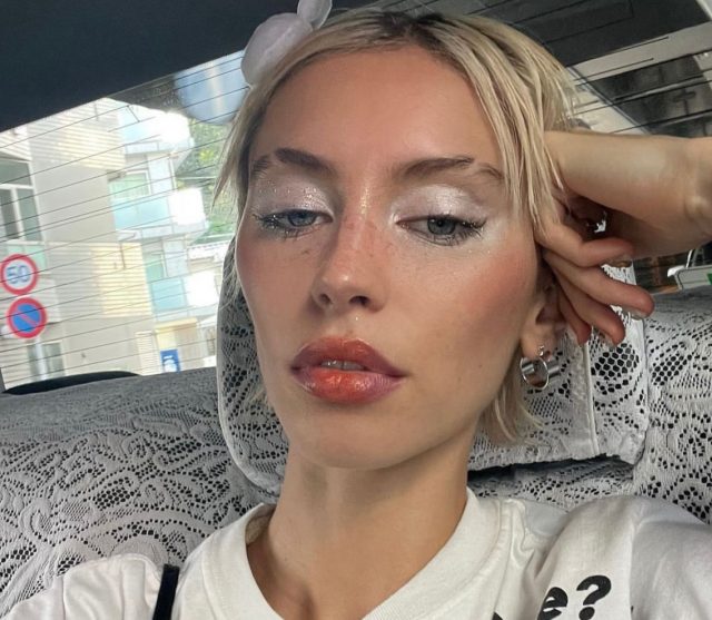 5 трендов летнего макияжа: guava girl makeup, «глаза русалки» и искусственные веснушки1
