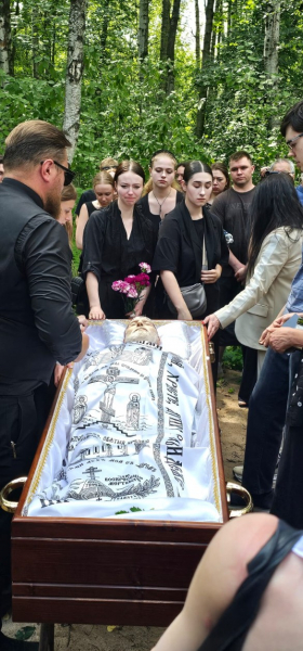 Песни, смех и стихи у гроба: Петербург простился со звездой сериала "Улицы разбитых фонарей"