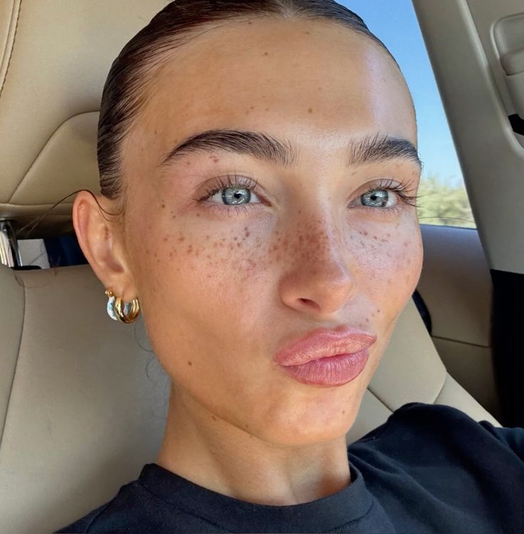 5 трендов летнего макияжа: guava girl makeup, «глаза русалки» и искусственные веснушки9