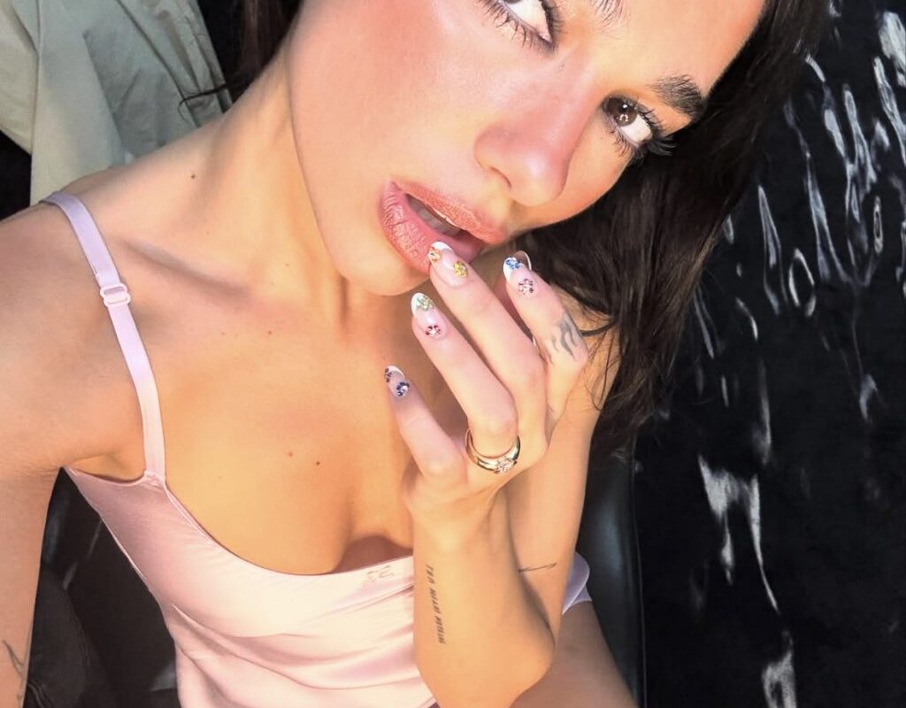5 трендов летнего макияжа: guava girl makeup, «глаза русалки» и искусственные веснушки