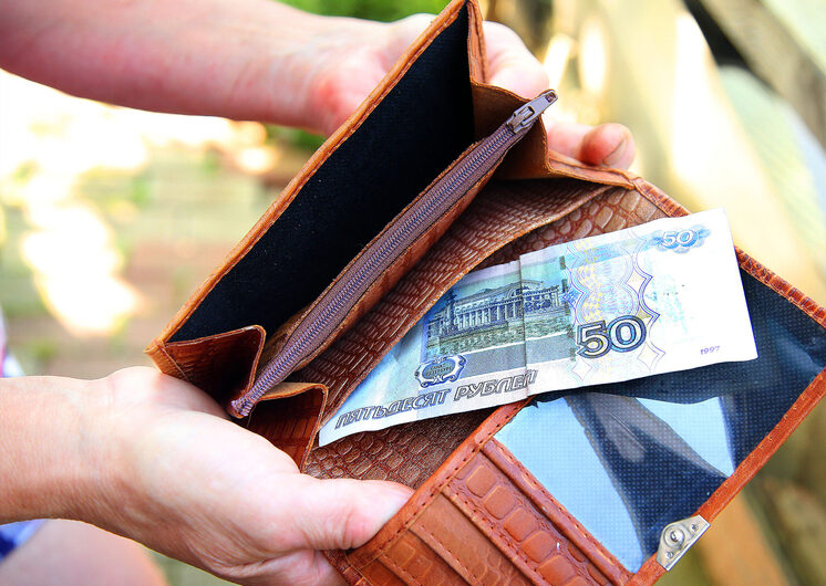 Россиянам стало нечем платить за ипотеку и автокредиты: задолженность растет
