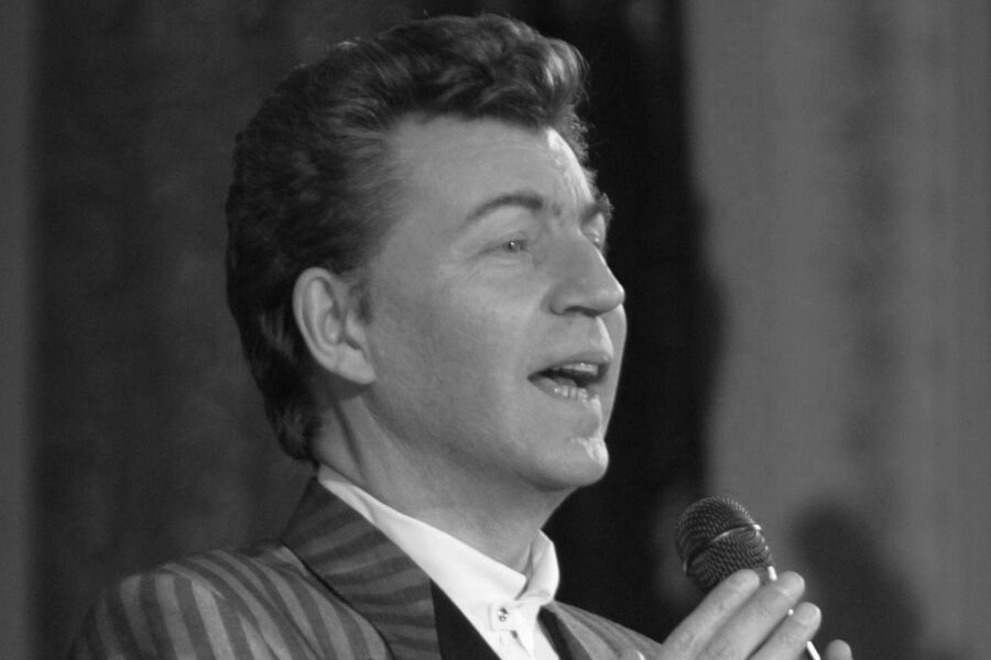 Умер исполнитель хита «Фантазер» Ярослав Евдокимов: причина смерти, место похорон, биография, семья, карьера