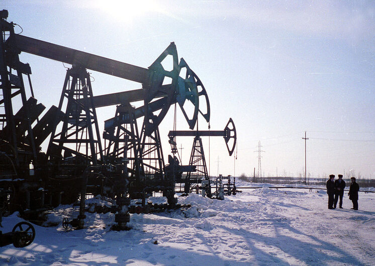Восемь стран договорились увеличить добычу нефти в октябре: обвалится ли баррель