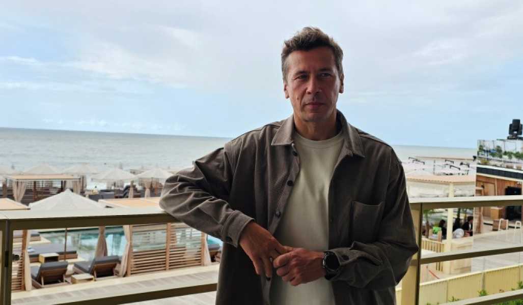 «Звездный папа 24/7»: Андрей Мерзликин после развода остался с тремя детьми