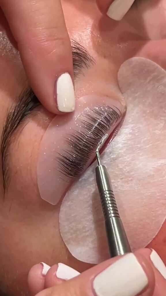 Корейский лифтинг ресниц (Korean Lash Lift): главный бьюти-тренд 2026 года