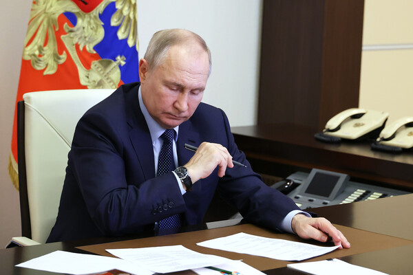 Стендап-угроза национальной безопасности: комиков Комиссаренко и Романова лишили российского гражданства