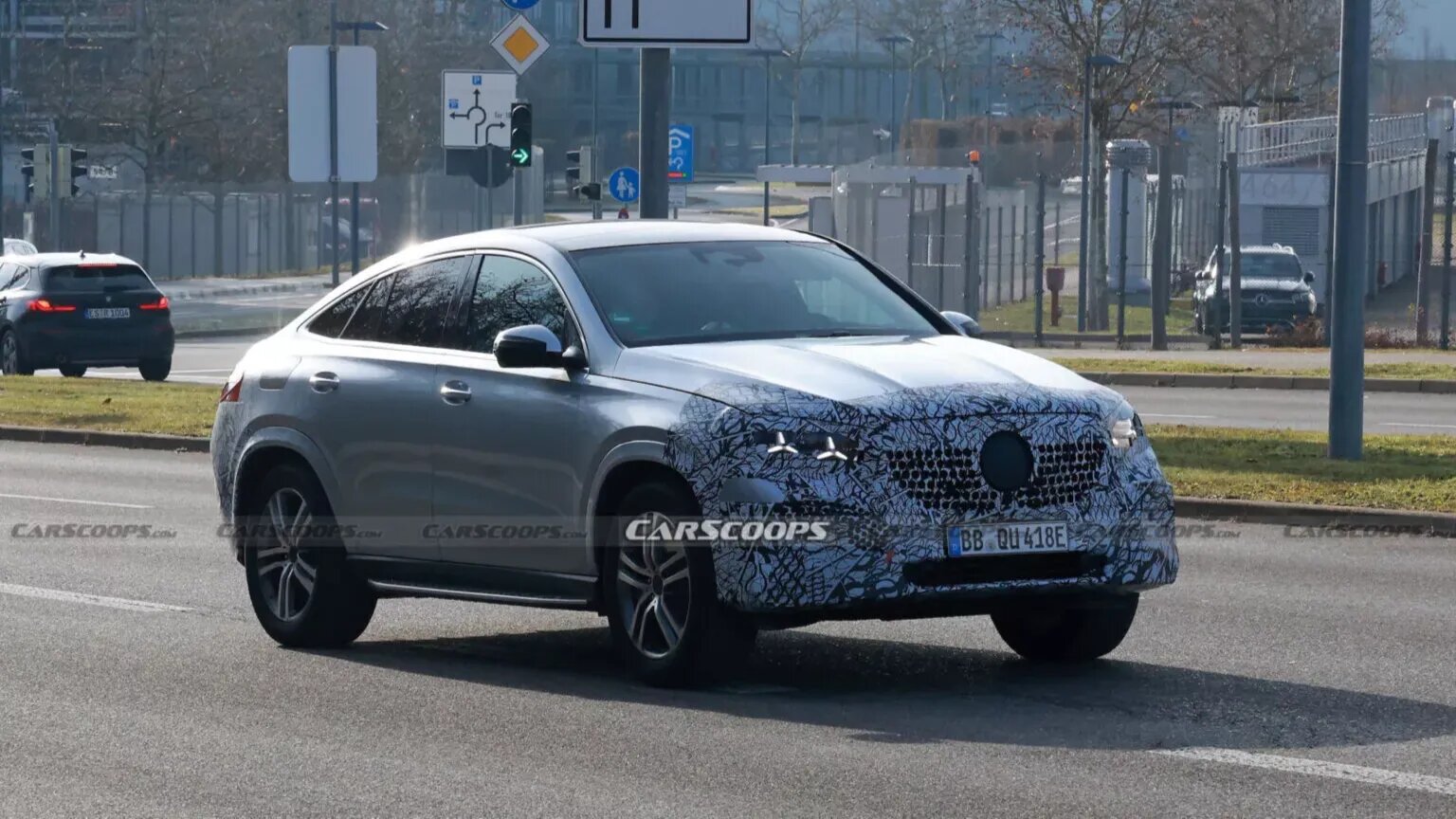 Рестайлинговый Mercedes-Benz GLE получит «звёздную» оптику1